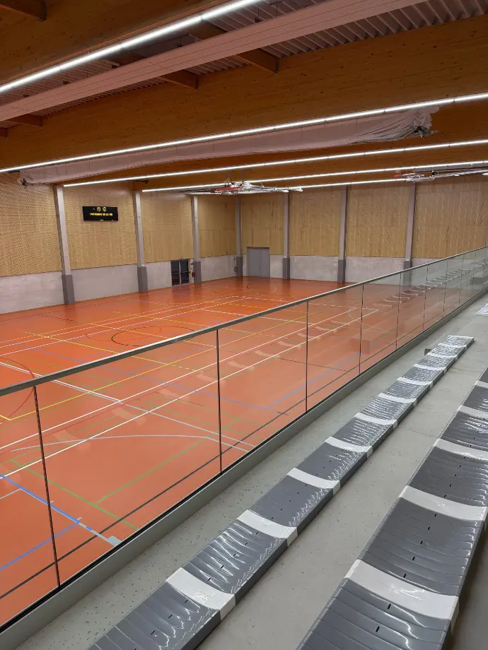 Photo de la grande salle du hall sportif de Gouvy RCA