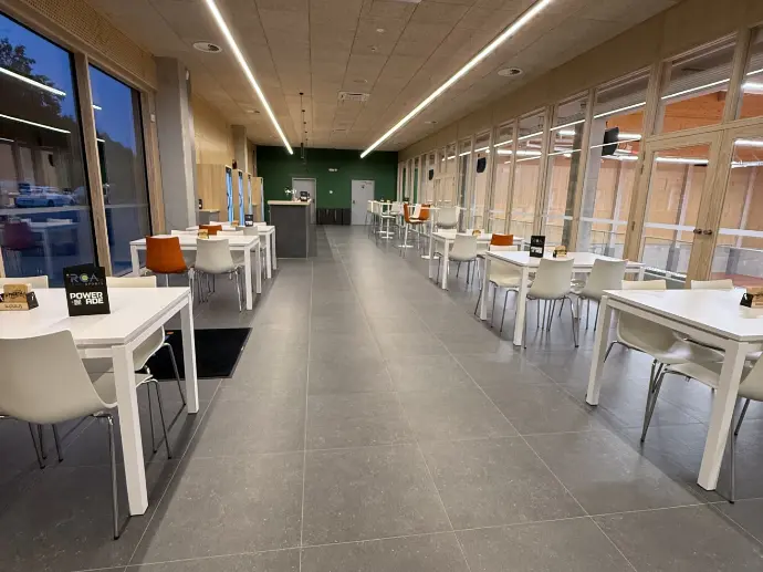 Vue d'ensemble de la cafétéria du centre sportif de gouvy RCA