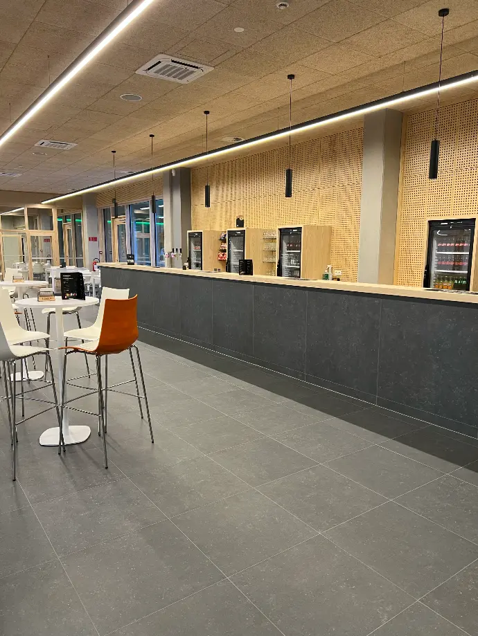 Photo du bar de la cafétéria du centre sportif de gouvy RCA
